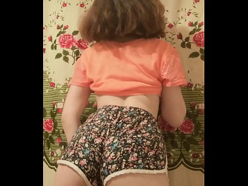 ❤️ Sexy junges Babe zieht ihre Shorts vor der Kamera aus ❤️ Anal video bei uns ﹏