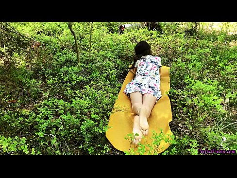 ❤️ Stranger auf Tinder masturbiert meine Muschi und fickt leidenschaftlich im Wald ❤️ Anal video bei uns ﹏