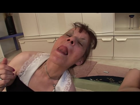 ❤️ Zwei Großmütter und ein Großvater haben einen Dreier ❤️ Anal video bei uns ﹏